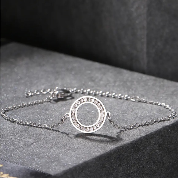 Sterling Silver Cubic Zirconia Circle Eternal Bracelet - Picture 2 of 3